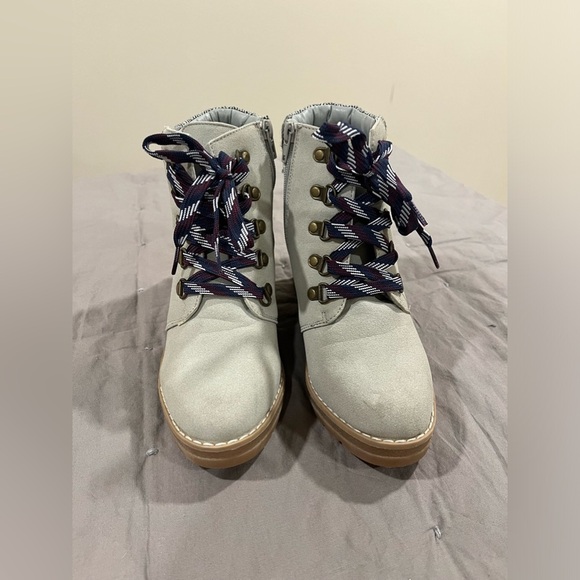 Maurices Claire Gray Knit Collar Lace Up Wedge womens size 7.5 - Picture 3 of 10